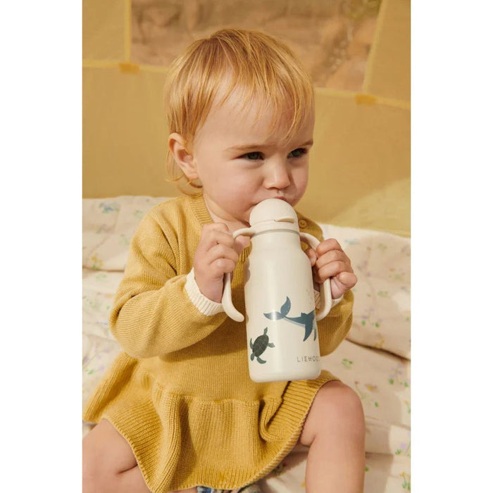 Oskar und seine erste eigene Trinkflasche - Pilzessin.at - zauberhafte Kinderdinge