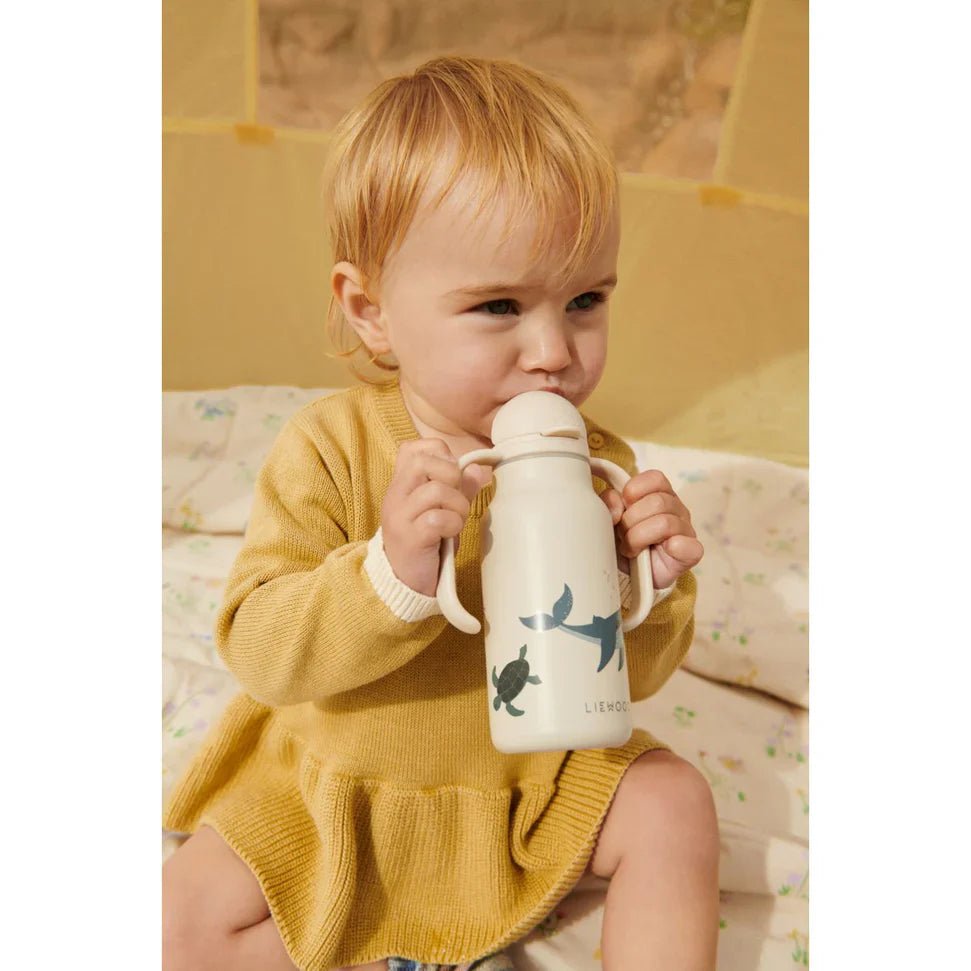Oskar und seine erste eigene Trinkflasche - Pilzessin.at - zauberhafte Kinderdinge