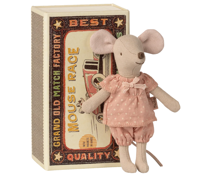 Maileg große Schwester Maus in der Streichholzschachtel mit rosa gepunktetem Pyjama