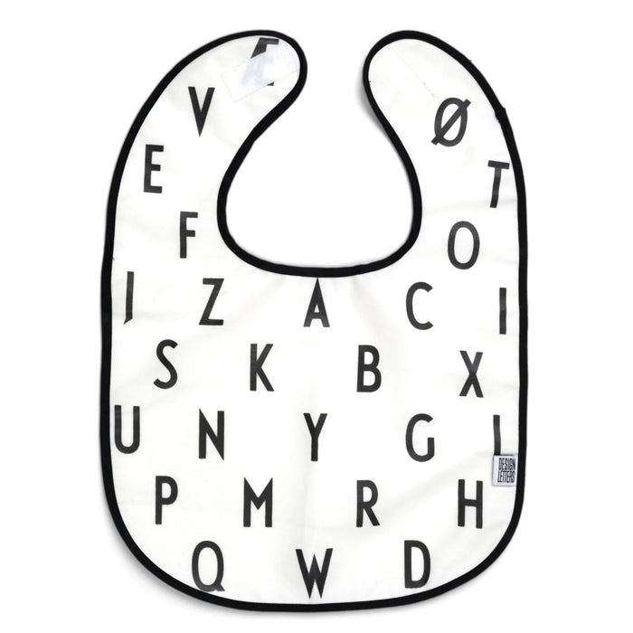 Design Letters Lätzchen weiß – beschichtete Baumwolle, waschbar - Pilzessin.at - zauberhafte Kinderdinge