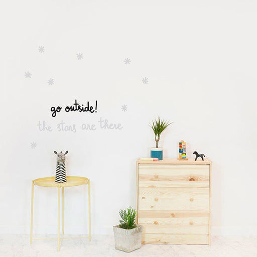 Leuchtende Wandsticker Go Outside the Stars Are There von Chispum - Pilzessin.at - zauberhafte Kinderdinge