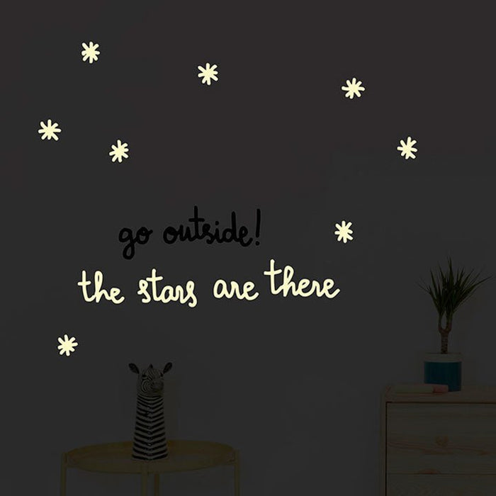 Leuchtende Wandsticker Go Outside the Stars Are There von Chispum - Pilzessin.at - zauberhafte Kinderdinge