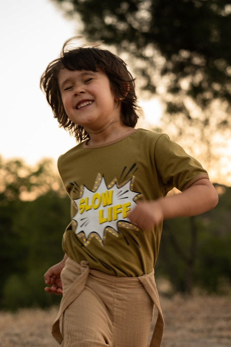 T-Shirt in khaki "Slow Live" von SayPlease - Pilzessin.at - zauberhafte Kinderdinge