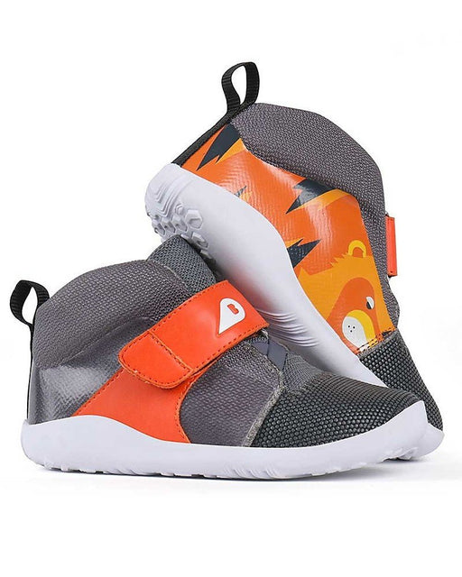 Turnschuh in grau mit orangem Tiger von Bobux - Pilzessin.at - zauberhafte Kinderdinge